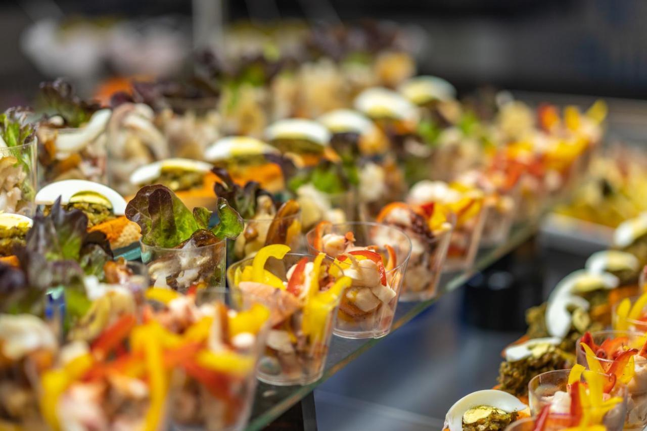 The Mirage Resort & Spa Hammamet Luaran gambar A selection of tapas