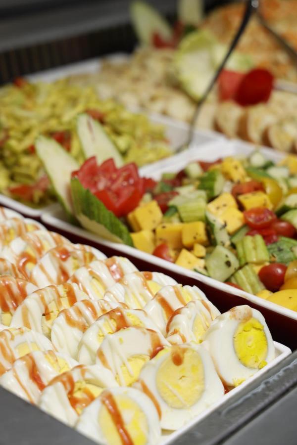 The Mirage Resort & Spa Hammamet Luaran gambar A salad of mango, avocado, and lime