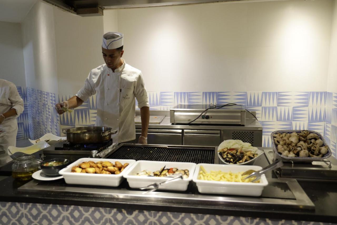 The Mirage Resort & Spa Hammamet Luaran gambar A live kitchen